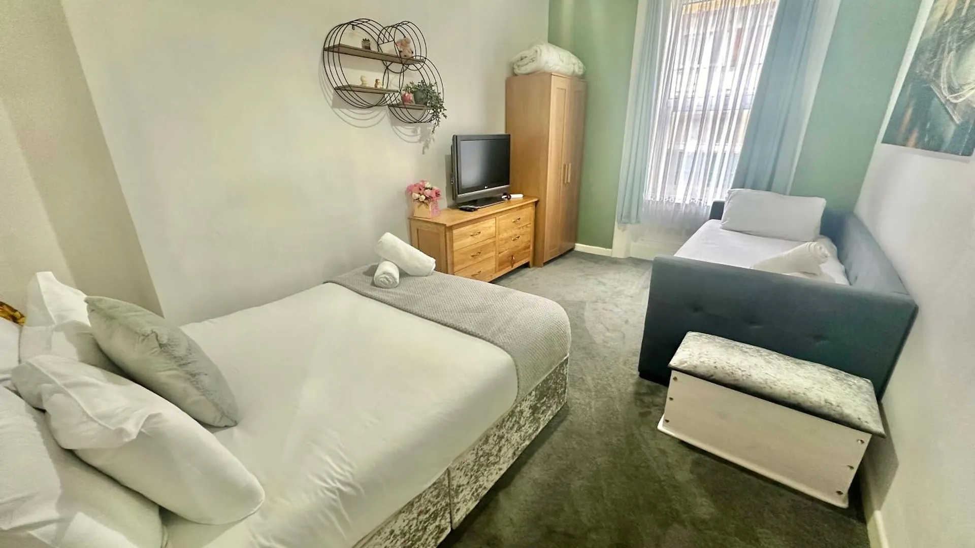 Homely Apartment In The Heart Of Town Centre - Sleeps 6 Bournemouth
